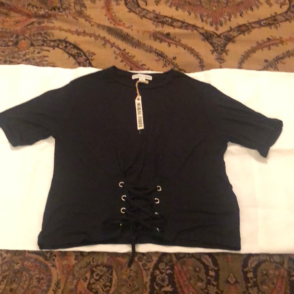 Black top with short sleeves!! New! - Picture 2 of 4